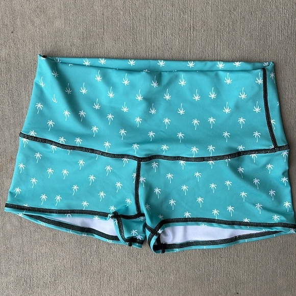 Kailoha Clothing Shorts Size Large - Picture 3 of 4